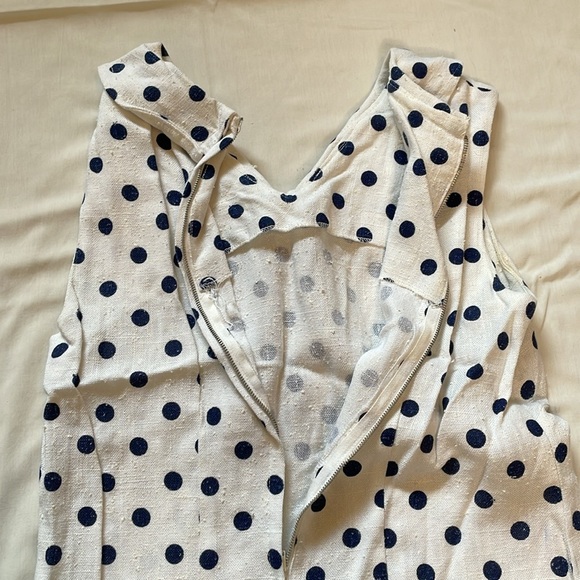 1960-70’s Vintage White Linen Day Dress with Navy Blue Polkadots - Picture 4 of 6